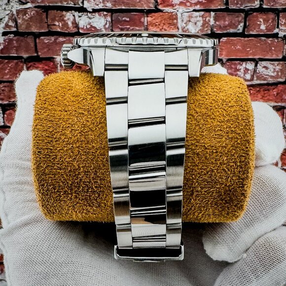 Breitling Superocean Turquoise Dial - 44mm – A17376 – FULL SET – MSRP $5450 - Picture 8 of 16